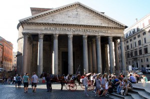 Pantheon_-_Piazza_della_Rotonda